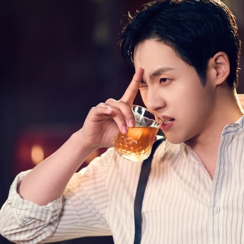 Behind-the-scenes cut of CNU (B1A4)