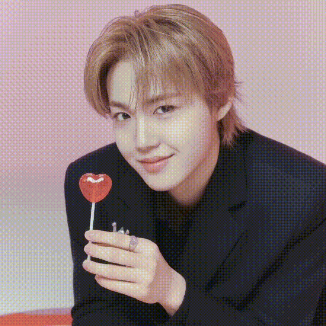 Recent activity shot of Doyoung (TREASURE)