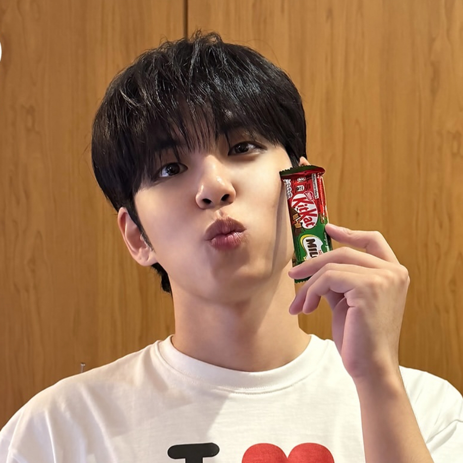 元弼 (DAY6)的最新活动照片