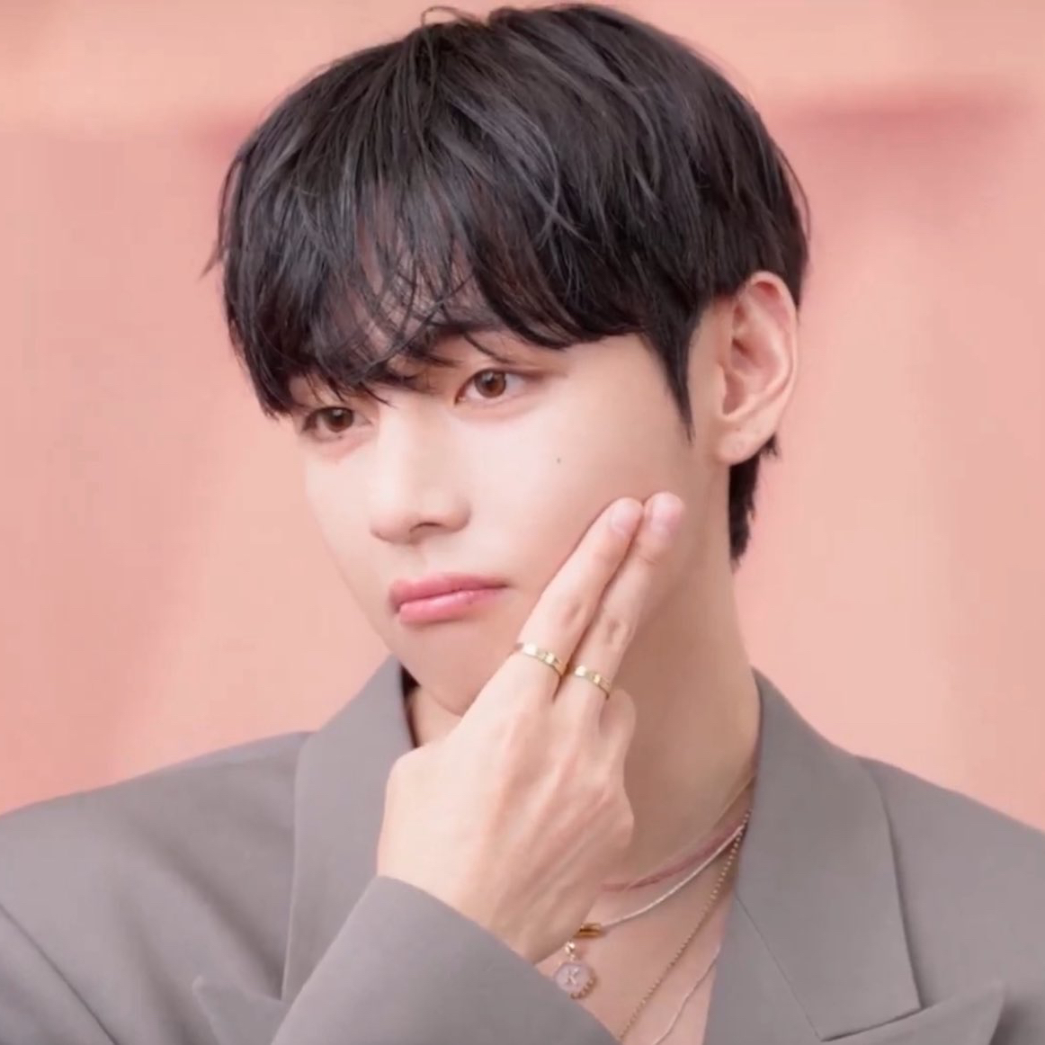 뷔 (방탄소년단) 최근 활동샷