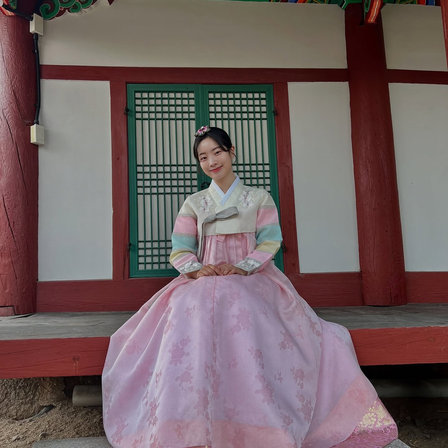 Behind-the-scenes cut of Dahyun (TWICE)