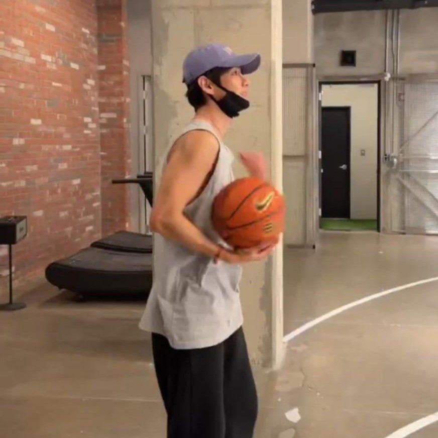 뷔 (방탄소년단)의 비하인드 컷