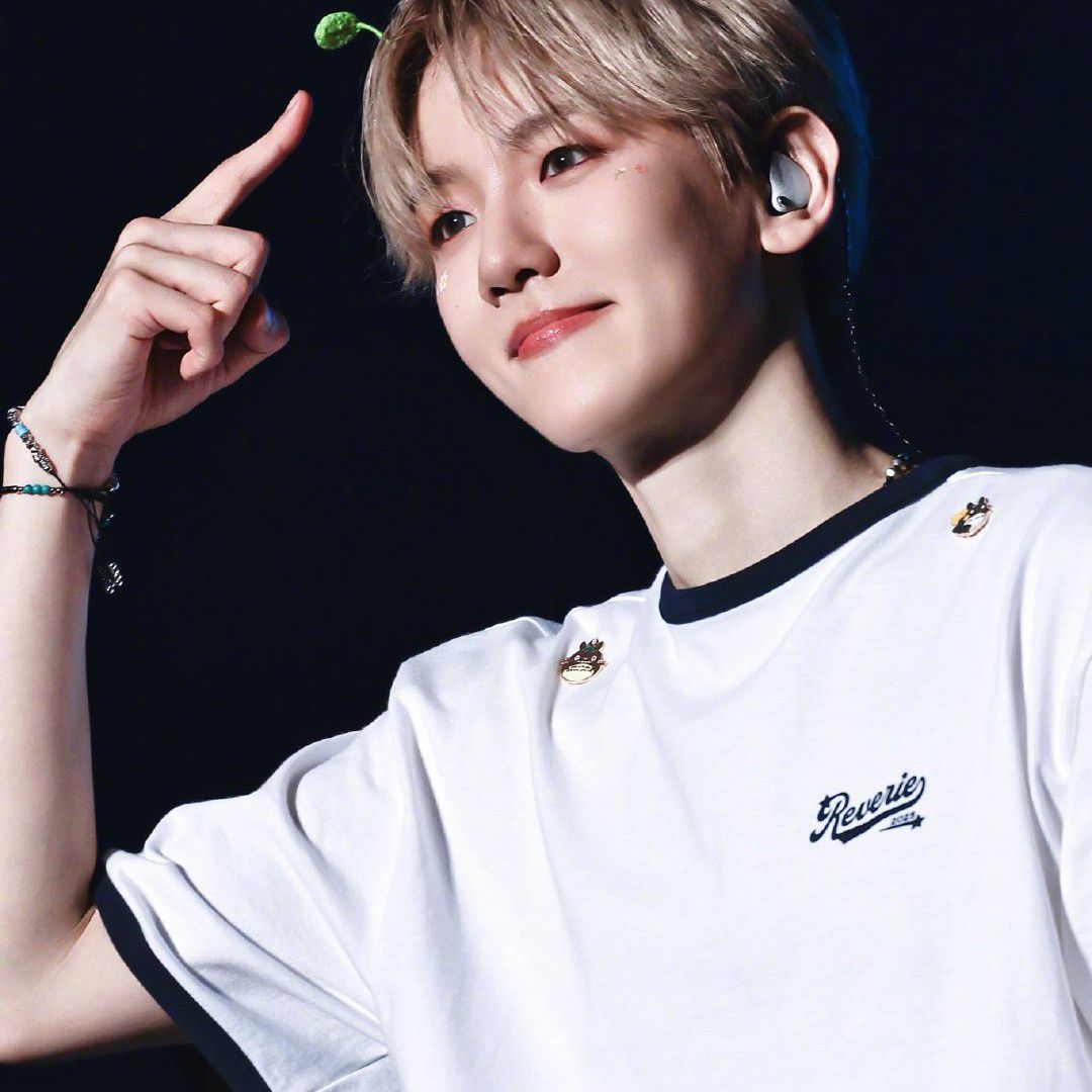 Recent activity shot of Baekhyun (EXO)