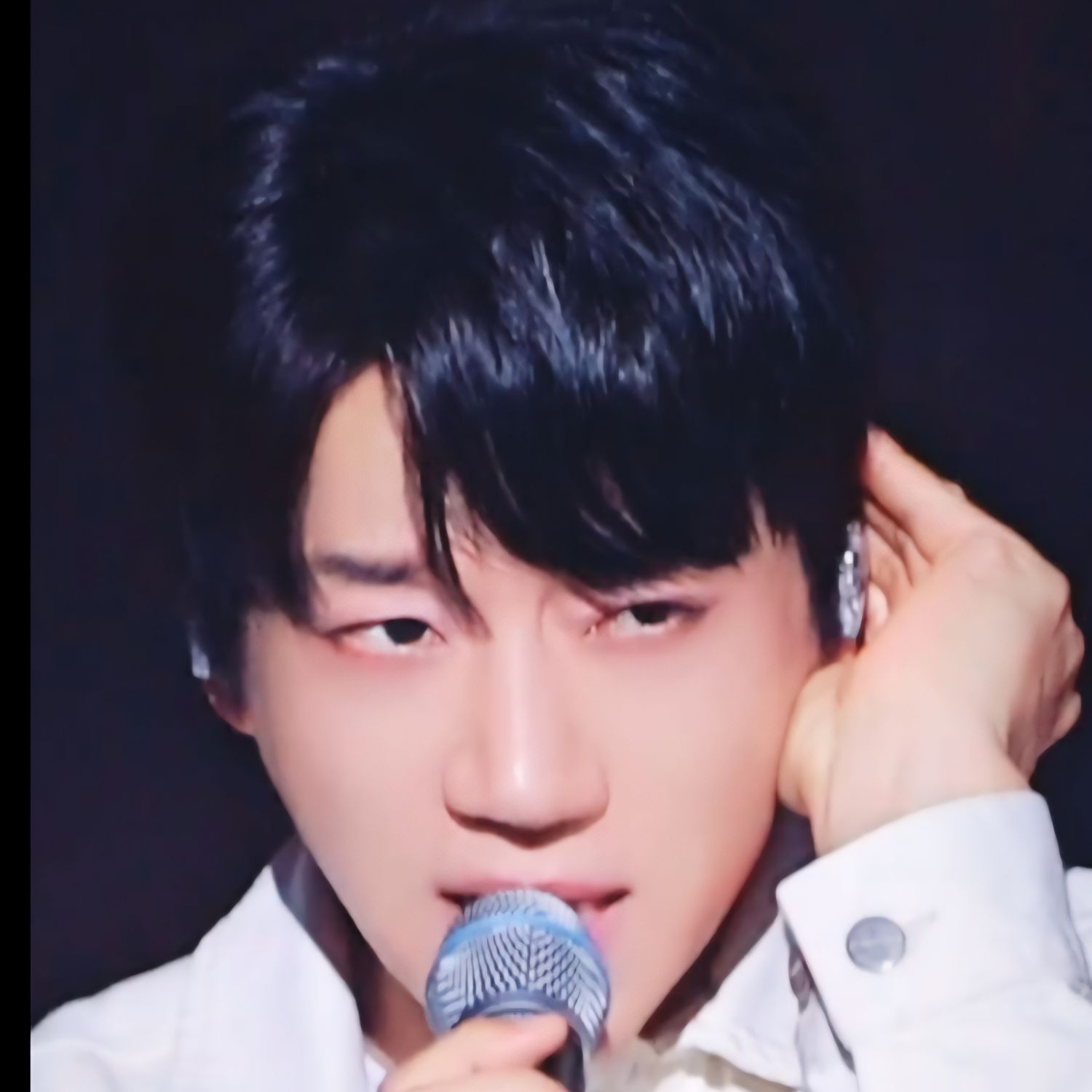 A moment captured by Hwang Chiyeol's fan