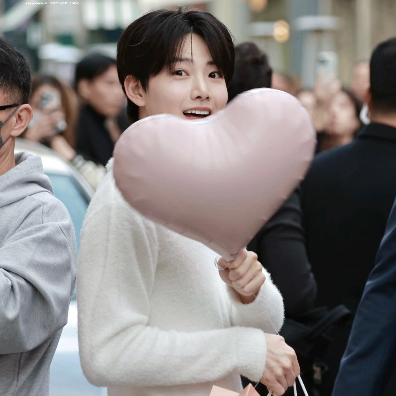 A moment captured by Junkyu (TREASURE)'s fan