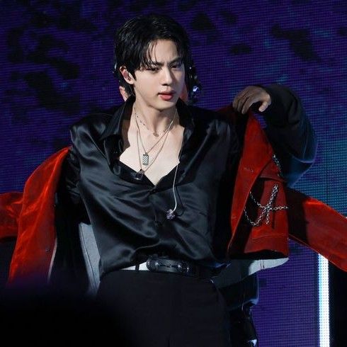 Foto aktivitas terbaru Jin (BTS)