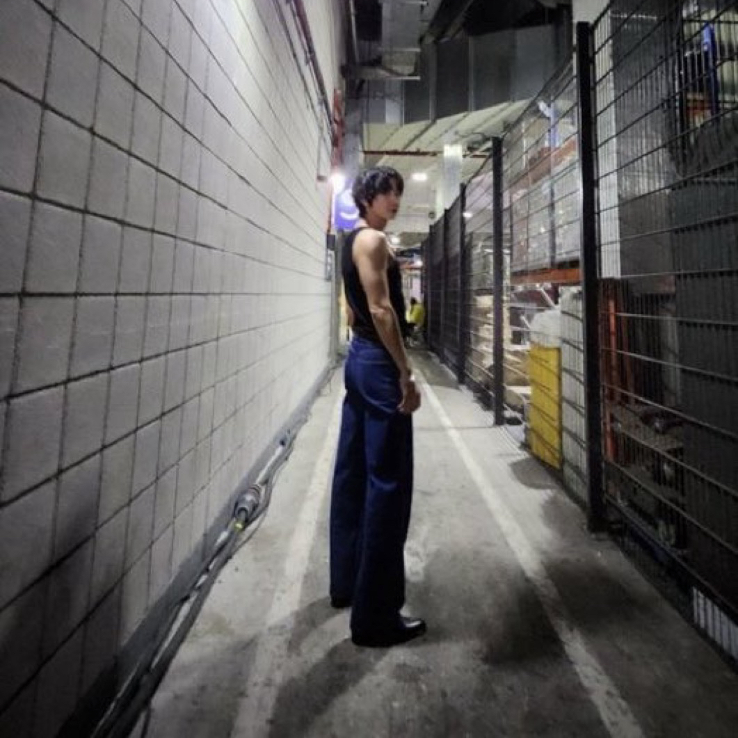 A moment captured by Chanyeol (EXO)'s fan