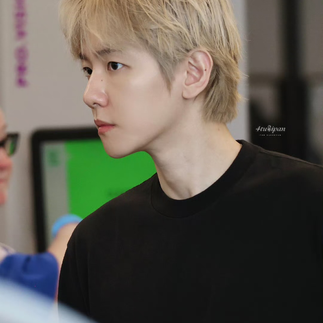 Behind-the-scenes cut of Baekhyun (EXO)