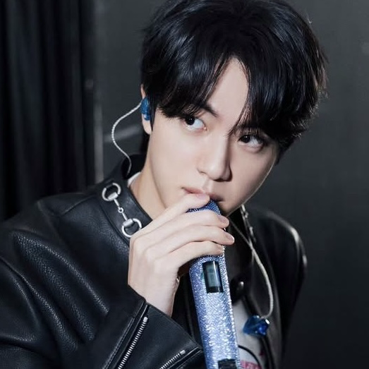 Foto aktivitas terbaru Jin (BTS)