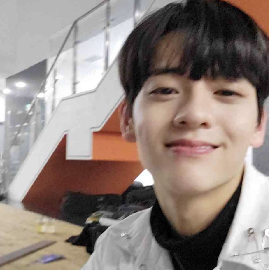 Behind-the-scenes cut of Sungyun (n.SSign)