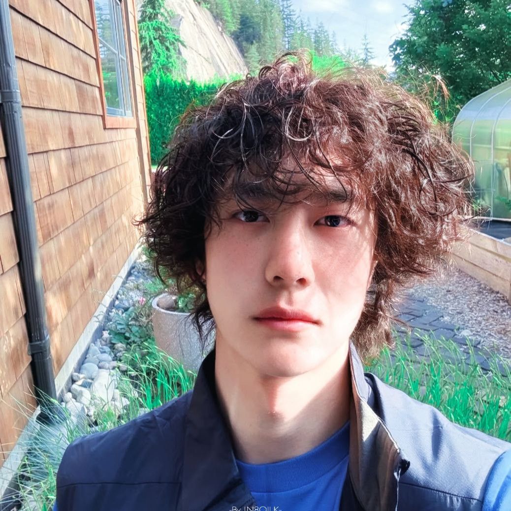 Latest photo of Wang Yibo