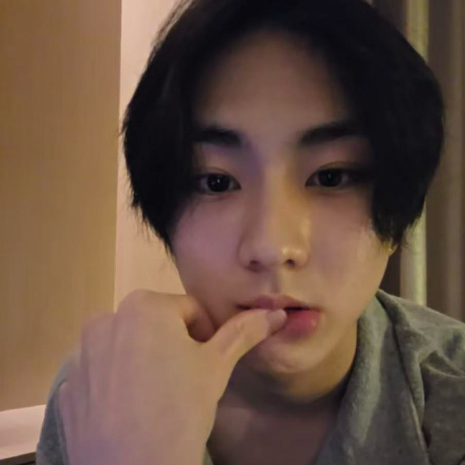 A moment captured by Jungwon (ENHYPEN)'s fan