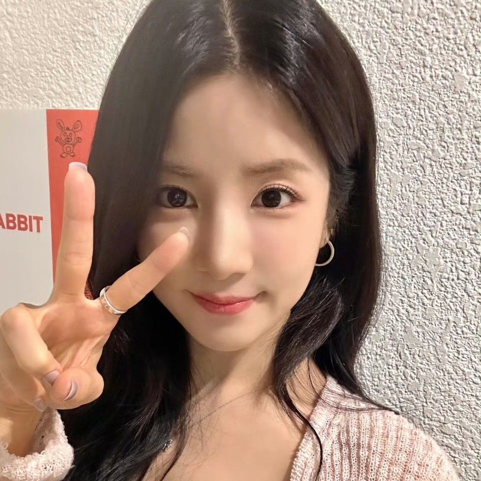Recent activity shot of Park Chorong (Apink)
