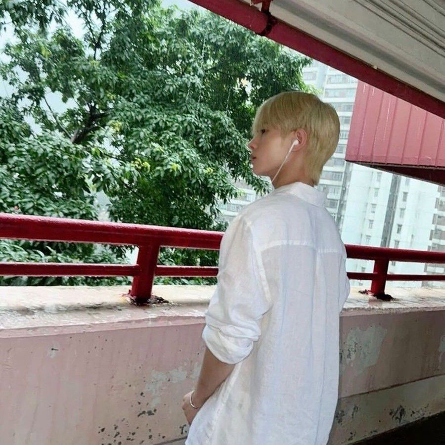 Recent activity shot of Kyungmin (TWS)