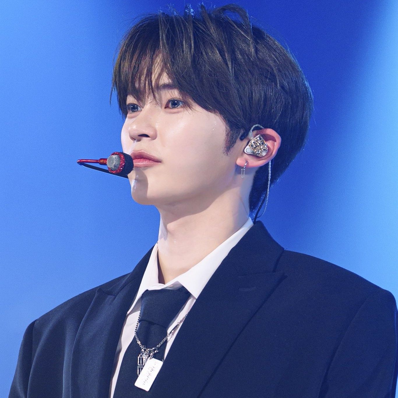 Potret di balik layar Sung Hanbin (ZEROBASEONE)