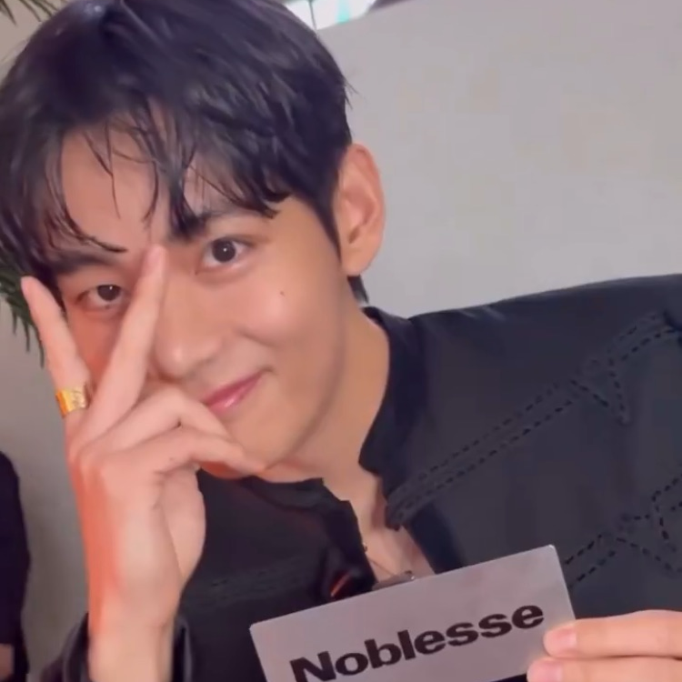 Latest photo of V (BTS)