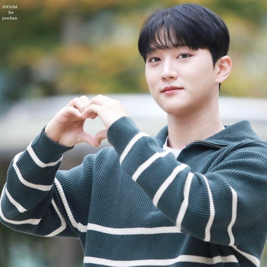 A moment captured by Hong Joochan (GoldenChild)'s fan
