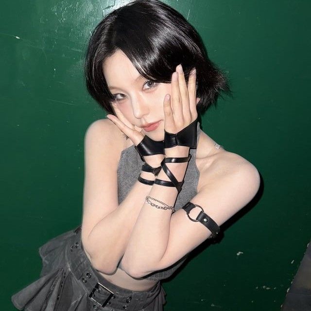 Recent activity shot of Yeji (ITZY)