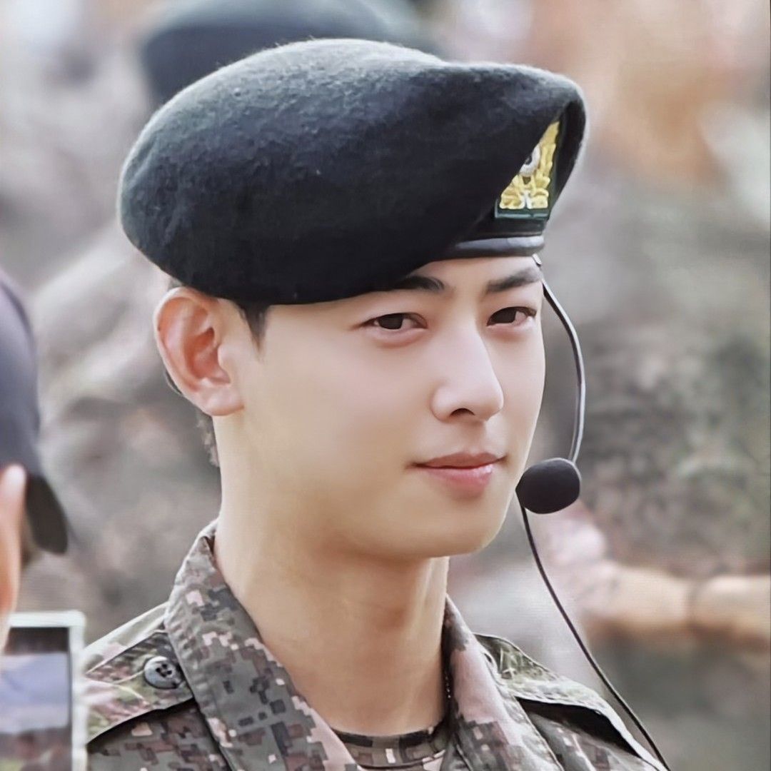 Foto terbaru Eunwoo (ASTRO)