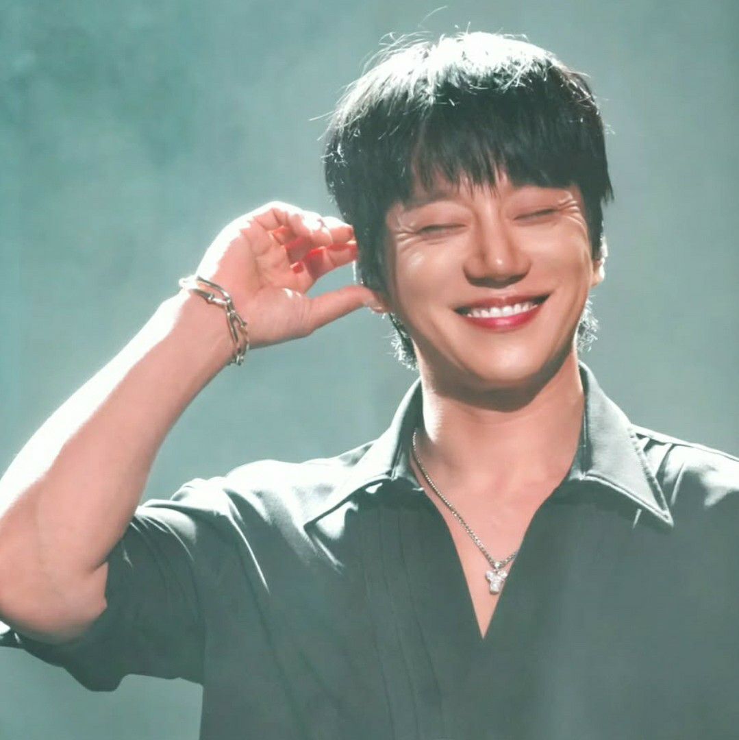 Recent activity shot of Hwang Chiyeol