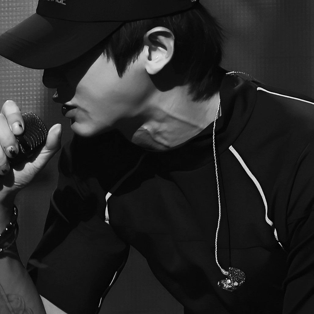 Foto terbaru Chanyeol (EXO)