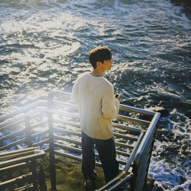 Behind-the-scenes cut of Minho (SHINee)