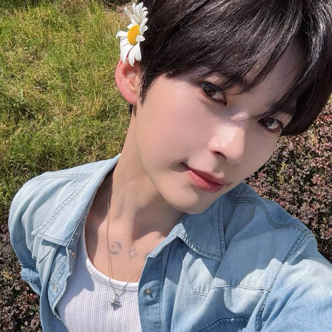 Latest photo of Sung Hanbin (ZEROBASEONE)