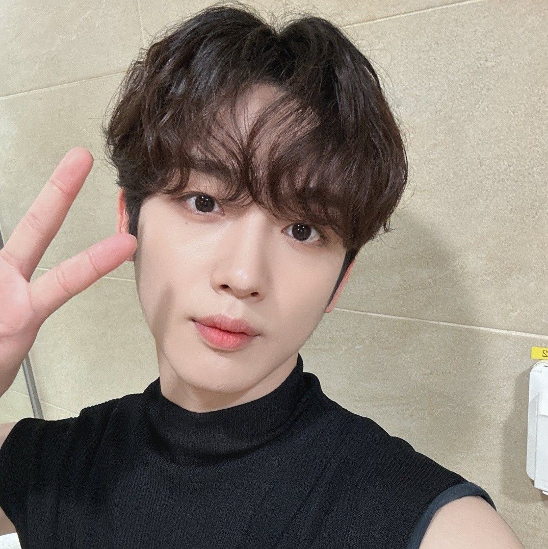 Recent activity shot of Kim Yohan (WEi)