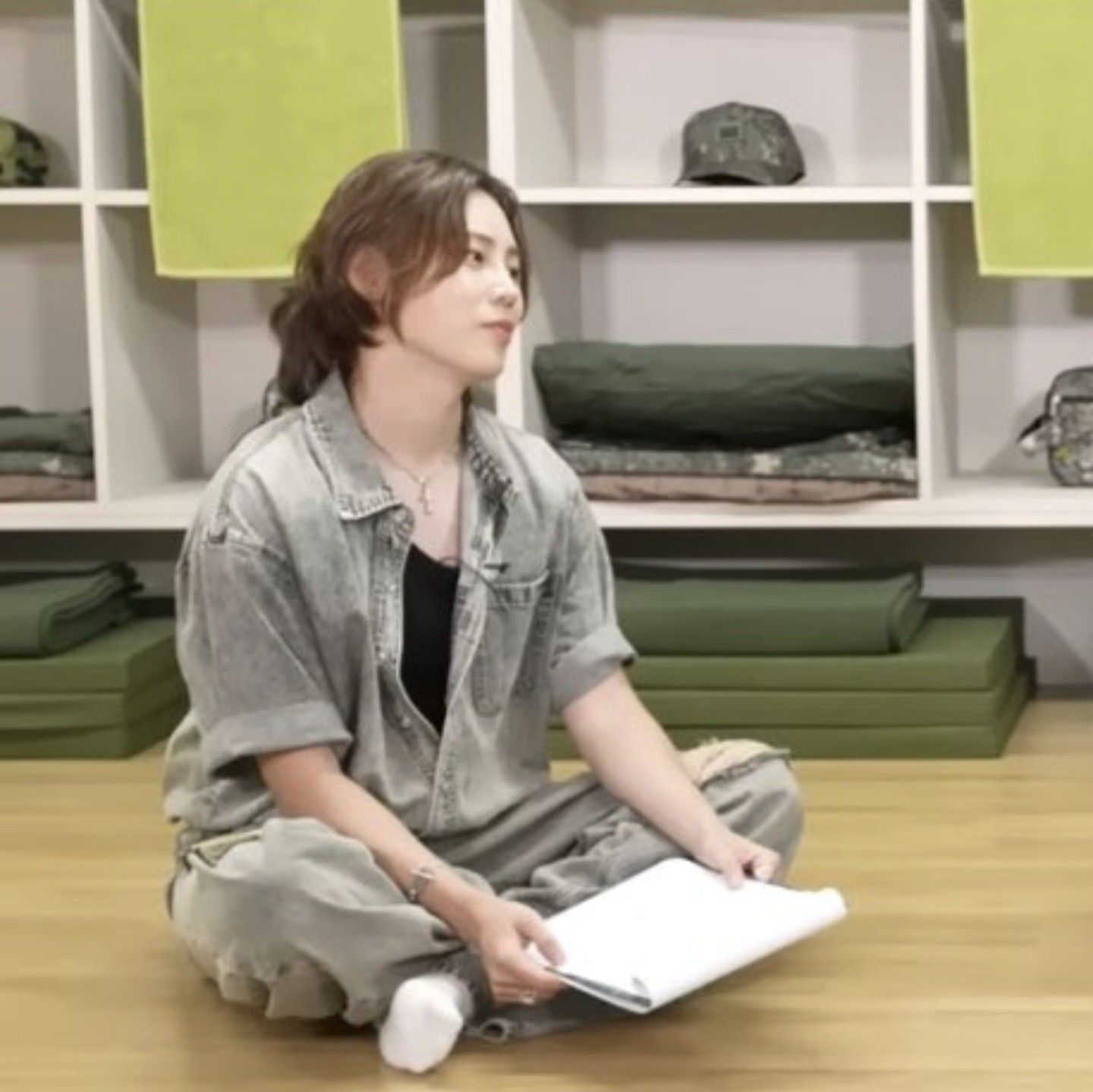 Behind-the-scenes cut of Ha Sungwoon