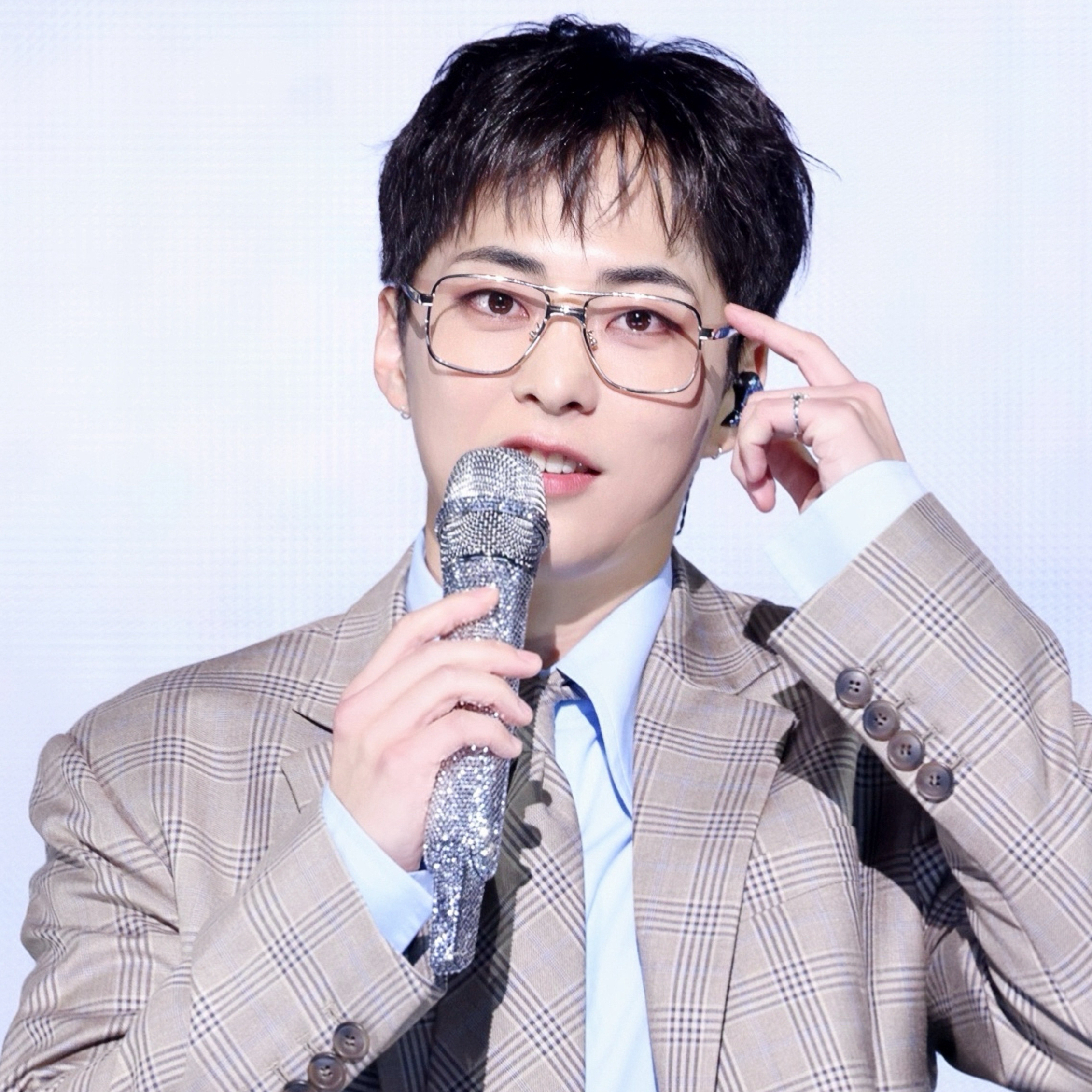 Behind-the-scenes cut of Xiumin (EXO)