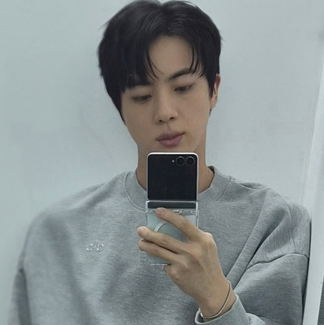 진 (방탄소년단) 최근 활동샷