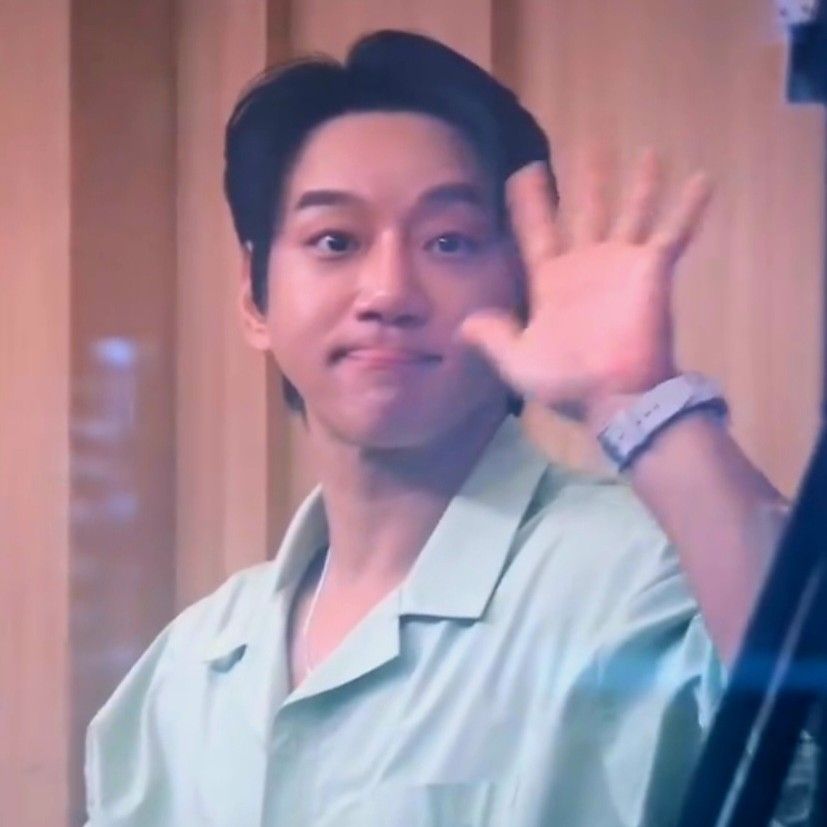 Recent activity shot of Hwang Chiyeol