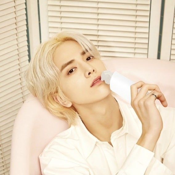 A moment captured by Younghoon (THE BOYZ)'s fan
