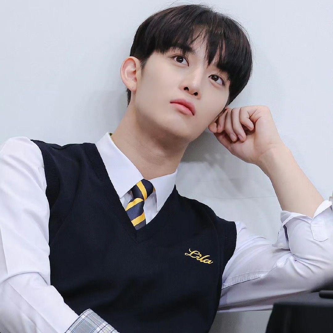 Behind-the-scenes cut of Bae Jinyoung