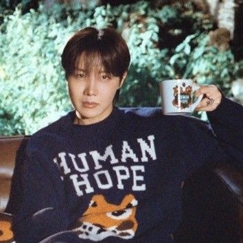 제이홉 (방탄소년단)의 최신 사진