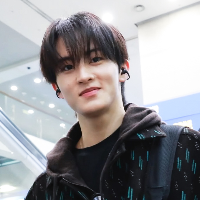 Behind-the-scenes cut of Mark (NCT 127, NCT DREAM)