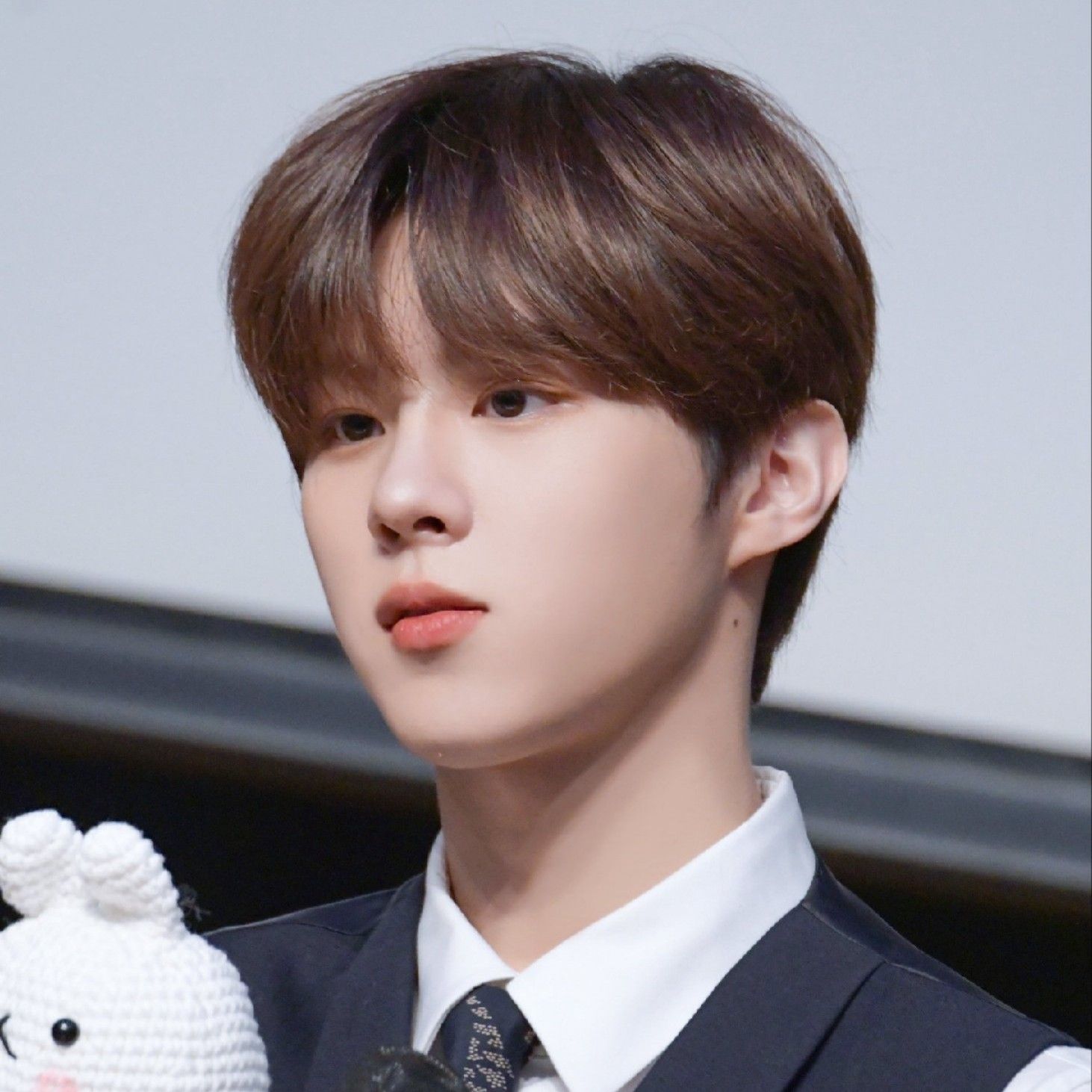 Behind-the-scenes cut of Kim Wooseok