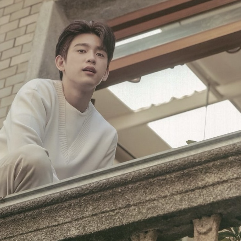 Latest photo of Jinyoung (GOT7)
