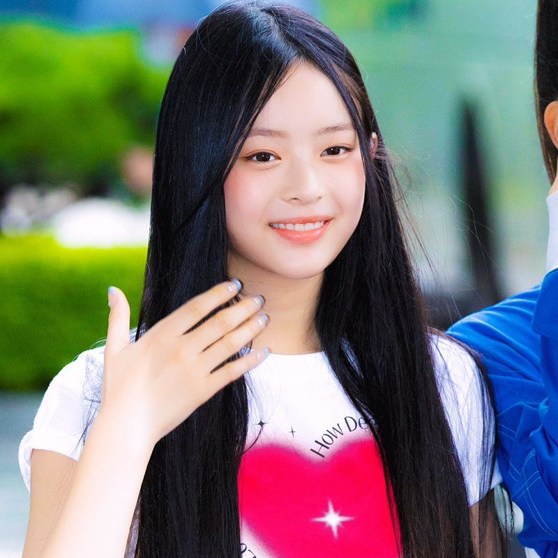 Recent activity shot of HANNI (NewJeans)