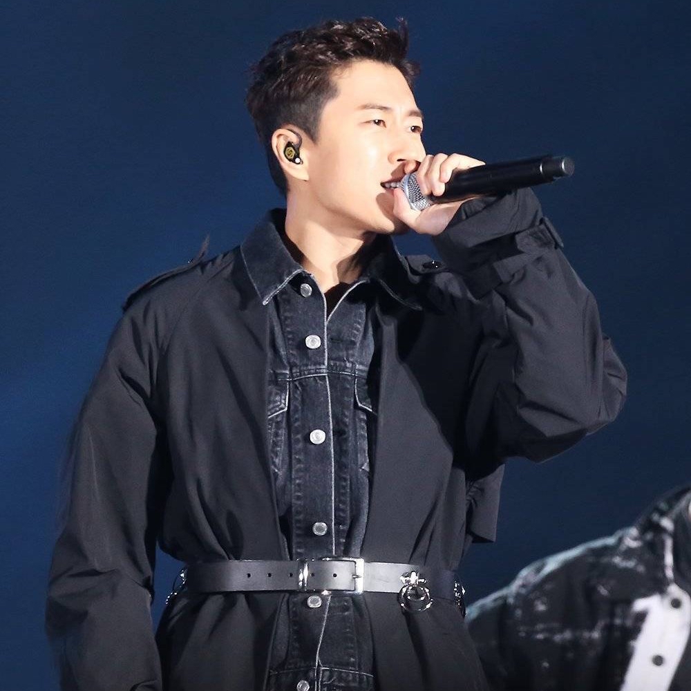 Recent activity shot of SECHSKIES