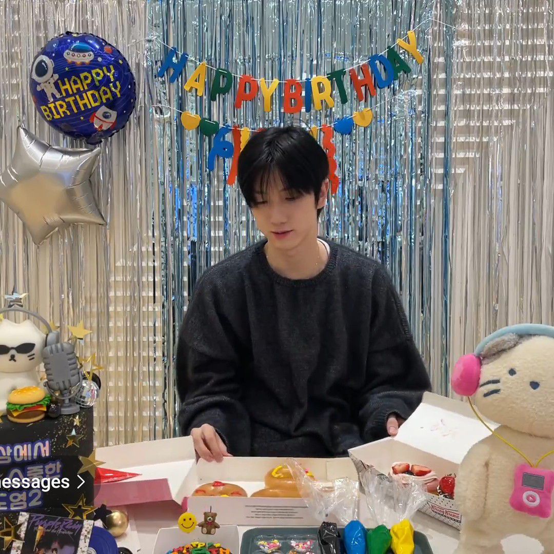 Behind-the-scenes cut of DY (JUST B)