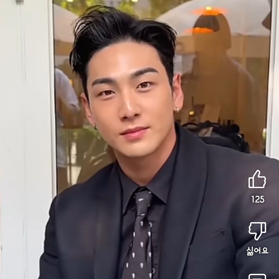 A moment captured by Baekho's fan