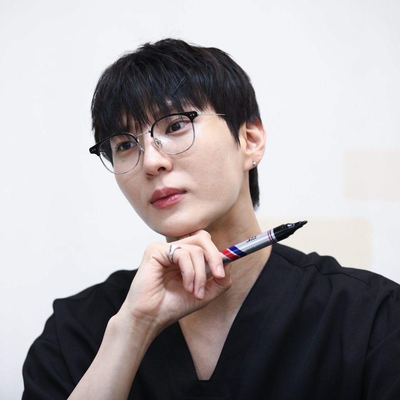 Behind-the-scenes cut of LEO (VIXX)