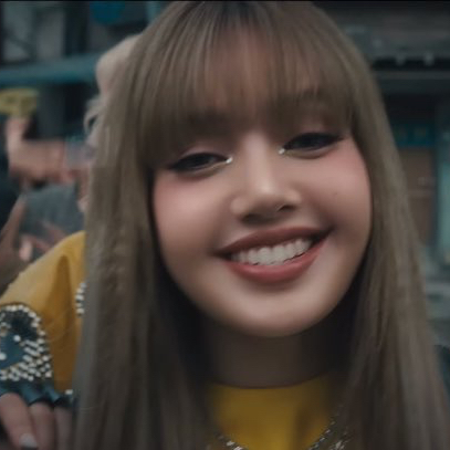 A moment captured by Lisa (BLACKPINK)'s fan