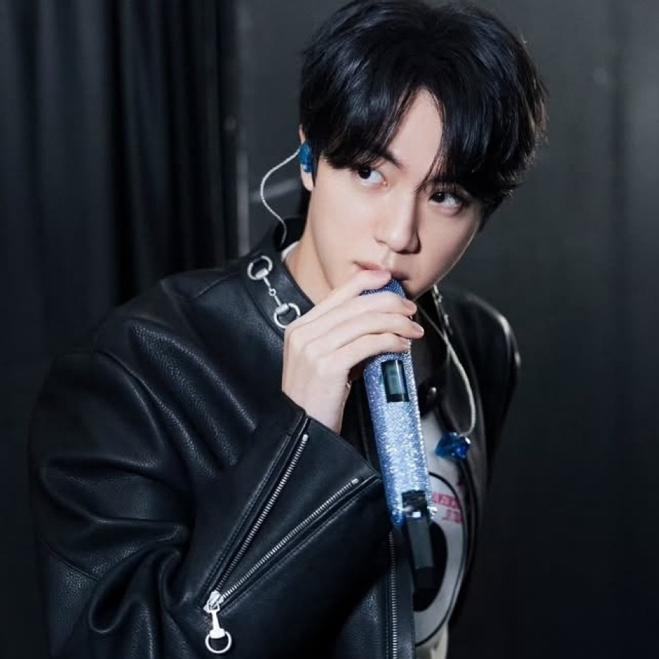 Momen yang diabadikan oleh penggemar Jin (BTS)