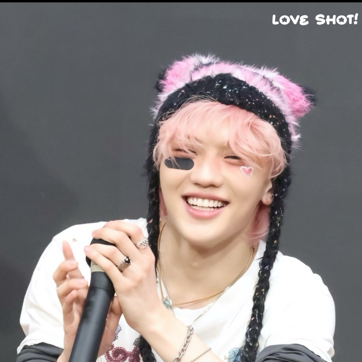 Behind-the-scenes cut of Junhyeok (TNX)
