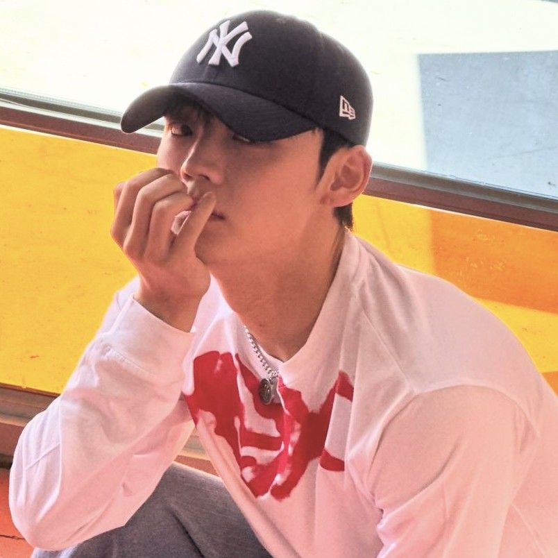 Latest photo of Chan (A.C.E)