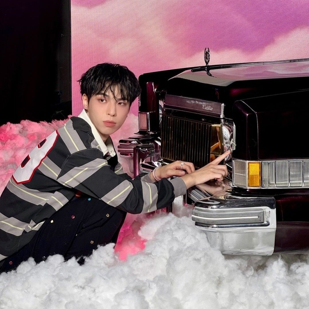 Latest photo of BX (CIX)