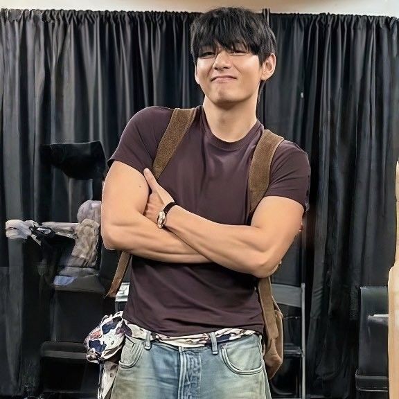 Latest photo of V (BTS)