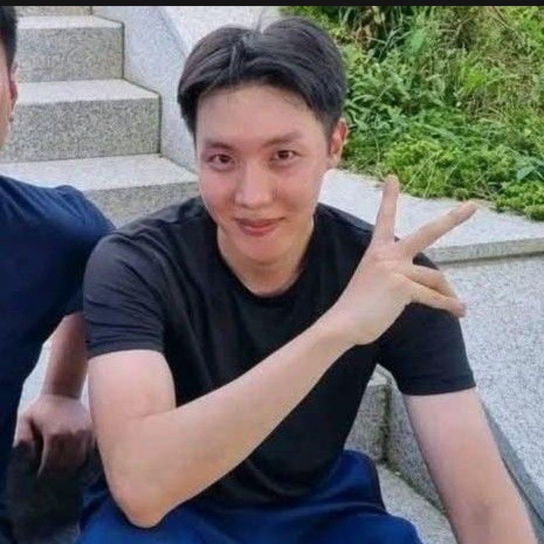 Momen yang diabadikan oleh penggemar j-hope (BTS)